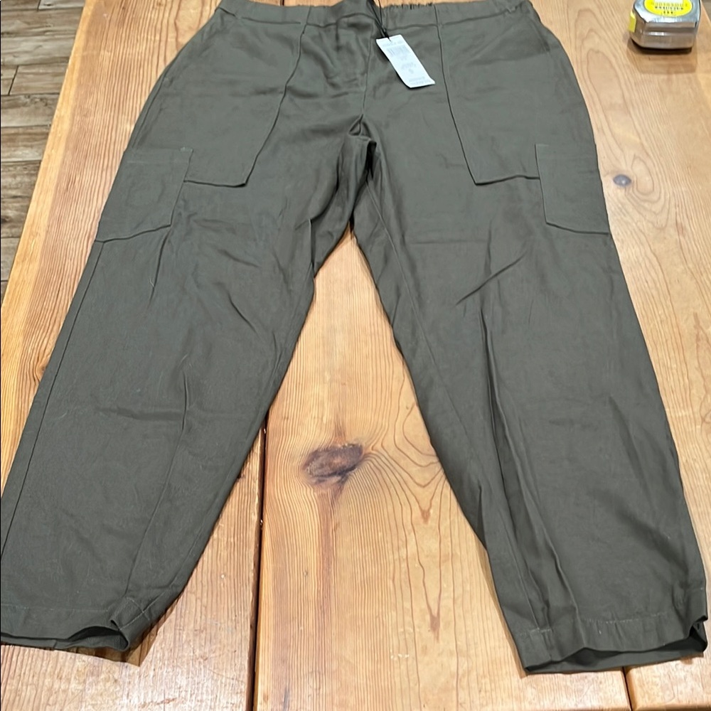 BCBGeneration Green Cargo Pants with Relaxed Fit